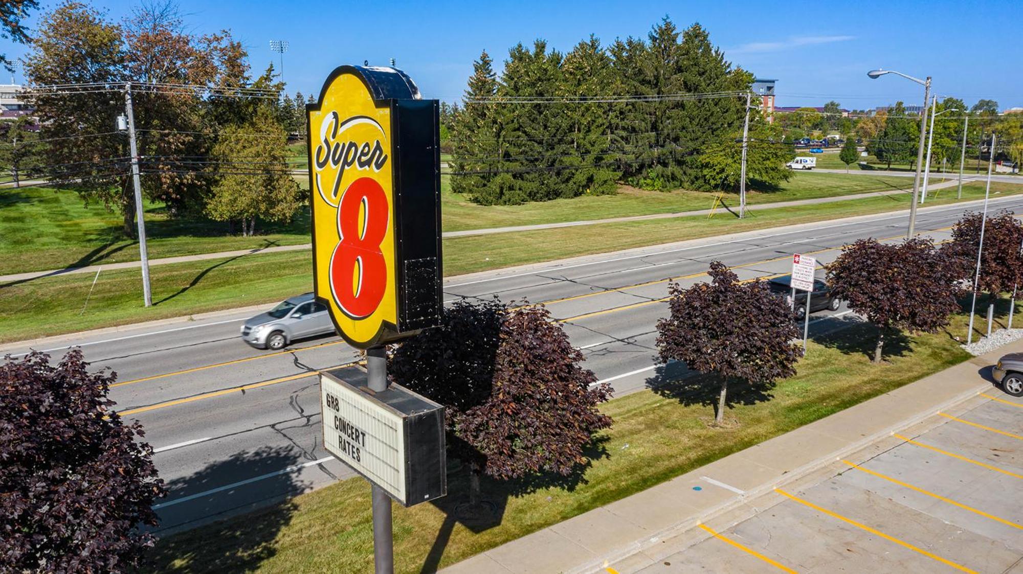 Super 8 By Wyndham Mt. Pleasant Hotel Mount Pleasant Exterior photo
